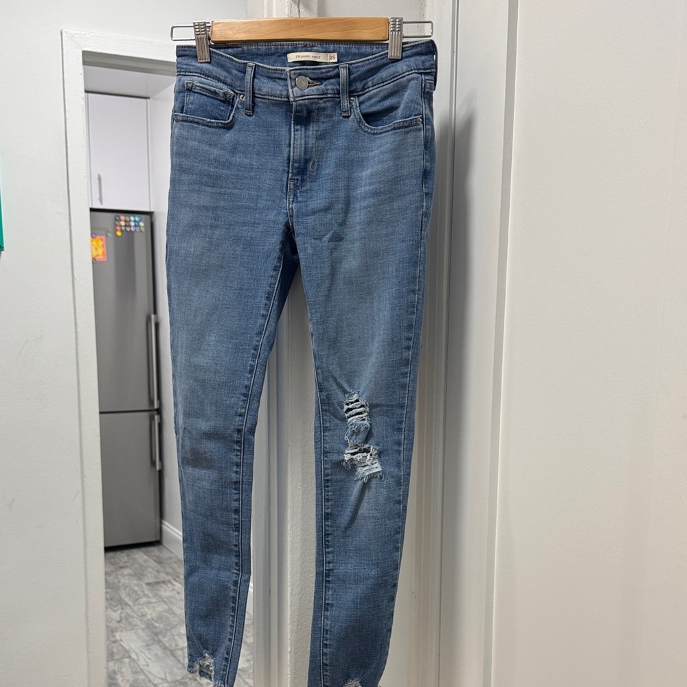 Women's Levi Blue Distressed Jeans